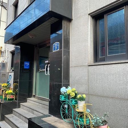 J Mini Hotel & House Seoul Eksteriør billede